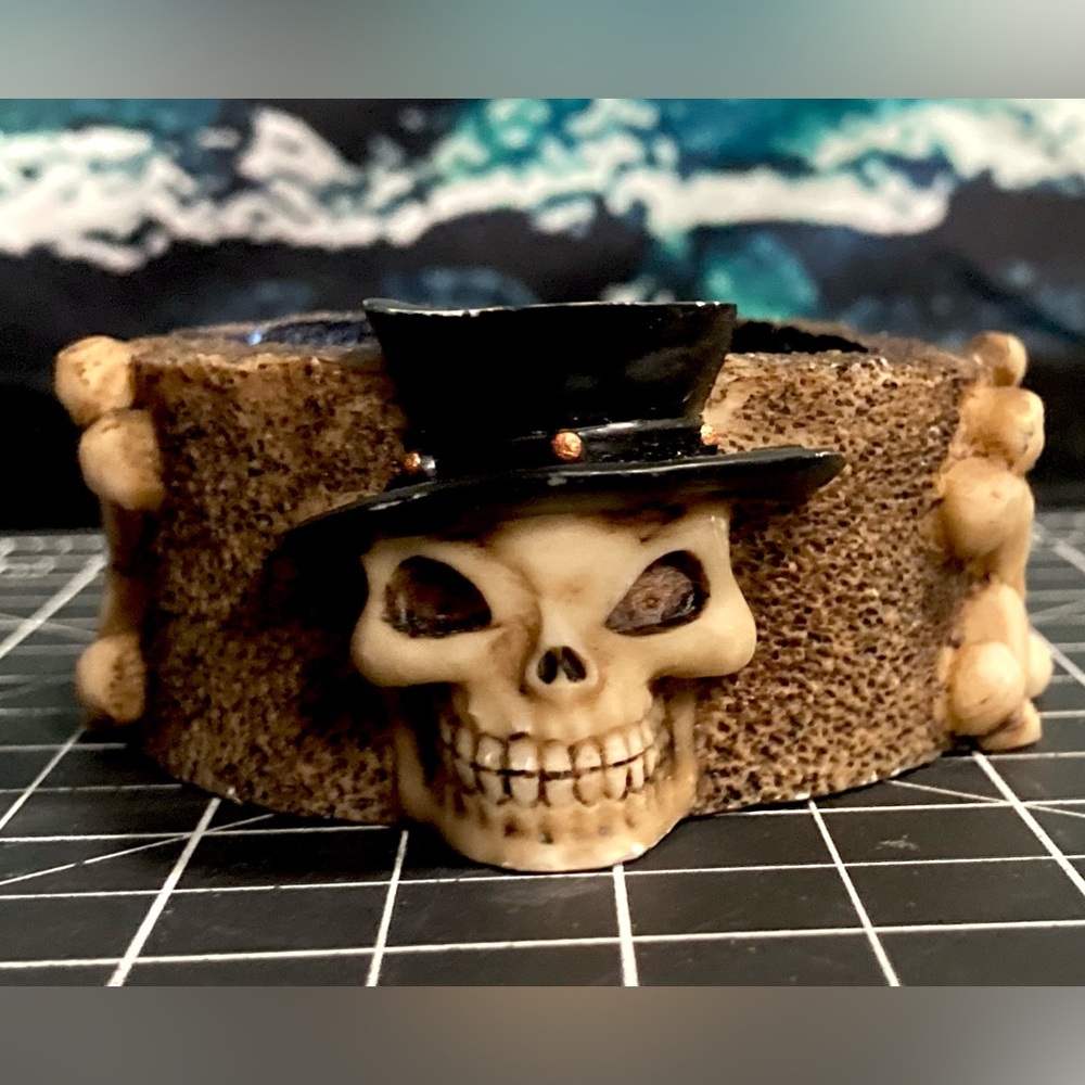 Vintage Skull and CrossBones Halloween Resin Ashtray